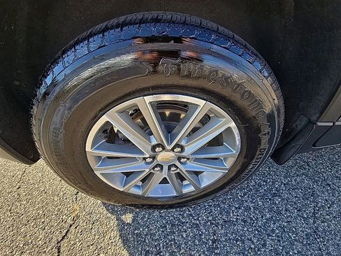 Used 2023 Chevrolet Traverse LT image 39