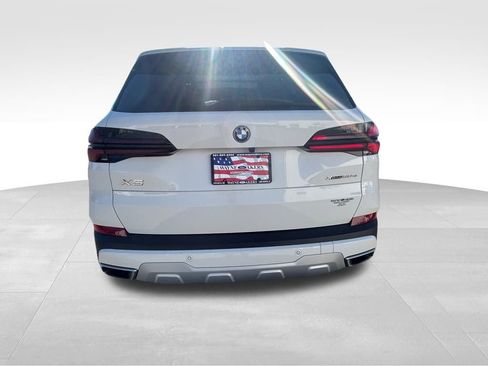 Used 2025 BMW X5 xDrive50e image 5