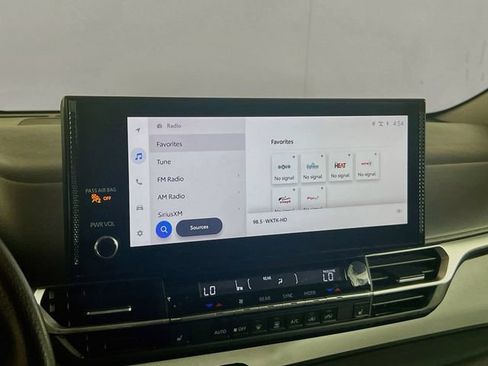 Used 2025 Toyota Sienna XLE FWD image 14