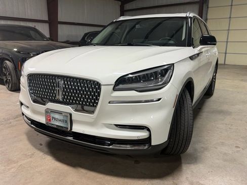Used 2023 Lincoln Aviator Reserve w/ Equipment Group 201A image 2
