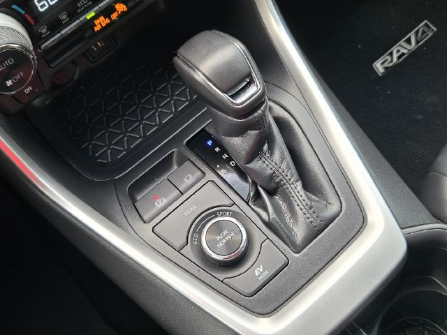 Certified 2024 Toyota RAV4 XLE Premium AWD/4WD image 18