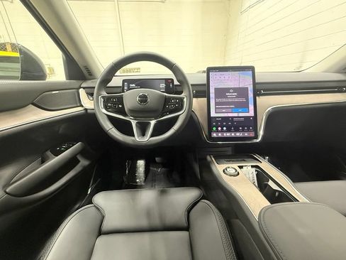 Used 2025 Volvo EX90 Ultra AWD/4WD image 37