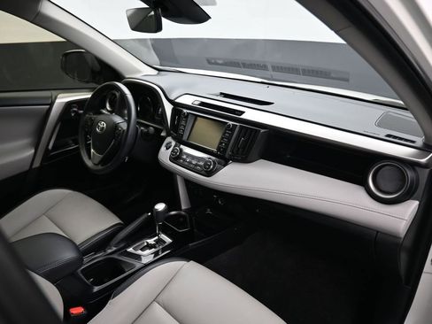 Used 2018 Toyota RAV4 Limited image 45