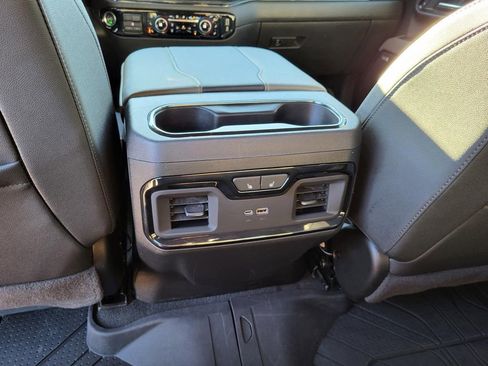 Used 2024 Chevrolet Silverado 2500 ZR2 w/ Technology Package image 10