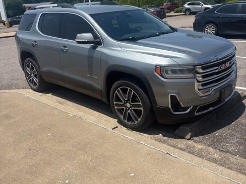 Used 2023 GMC Acadia SLT w/ Technology Package AWD/4WD image 4
