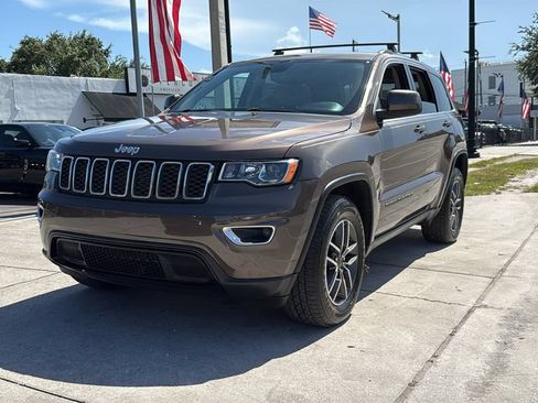 Used 2019 Jeep Grand Cherokee Laredo w/ 18" Wheel & 8.4" Radio Group AWD/4WD image 10