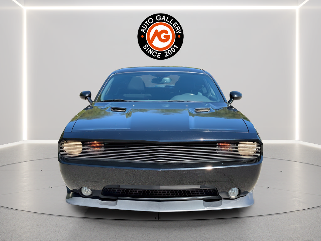 Used 2014 Dodge Challenger SXT RWD image 2