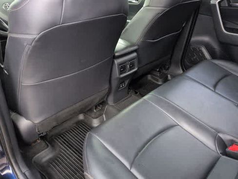 Used 2019 Toyota RAV4 XLE Premium w/ Cold Weather Package AWD/4WD image 18