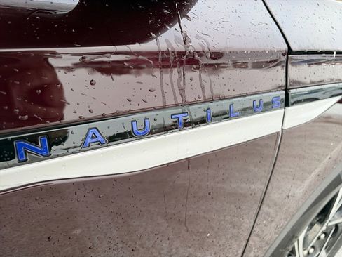 Used 2025 Lincoln Nautilus Premier w/ Equipment Group 102A image 9