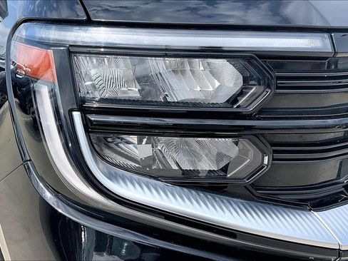 Used 2025 Ford Expedition Platinum image 36