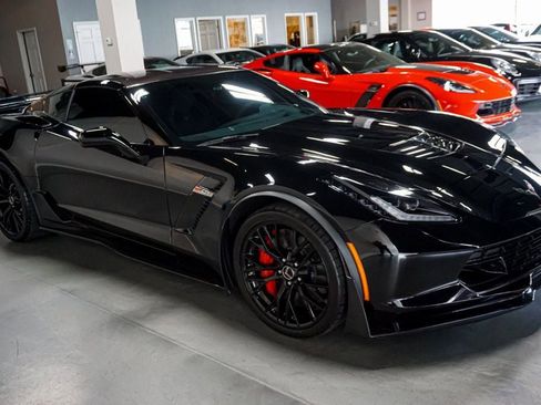 Used 2015 Chevrolet Corvette Z06 w/ 3LZ Preferred Equipment Group RWD image 55