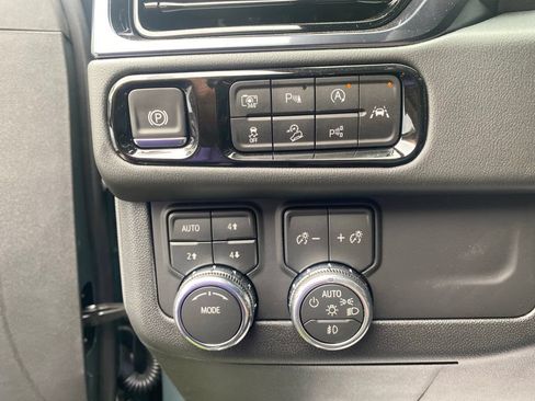 New 2026 GMC Yukon AT4 w/ AT4 Premium Package AWD/4WD image 30