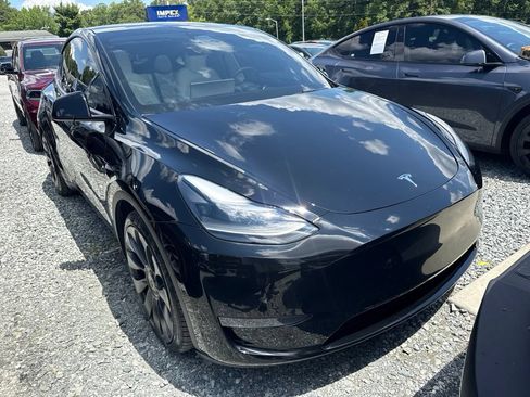 Used 2024 Tesla Model Y Performance AWD/4WD image 2
