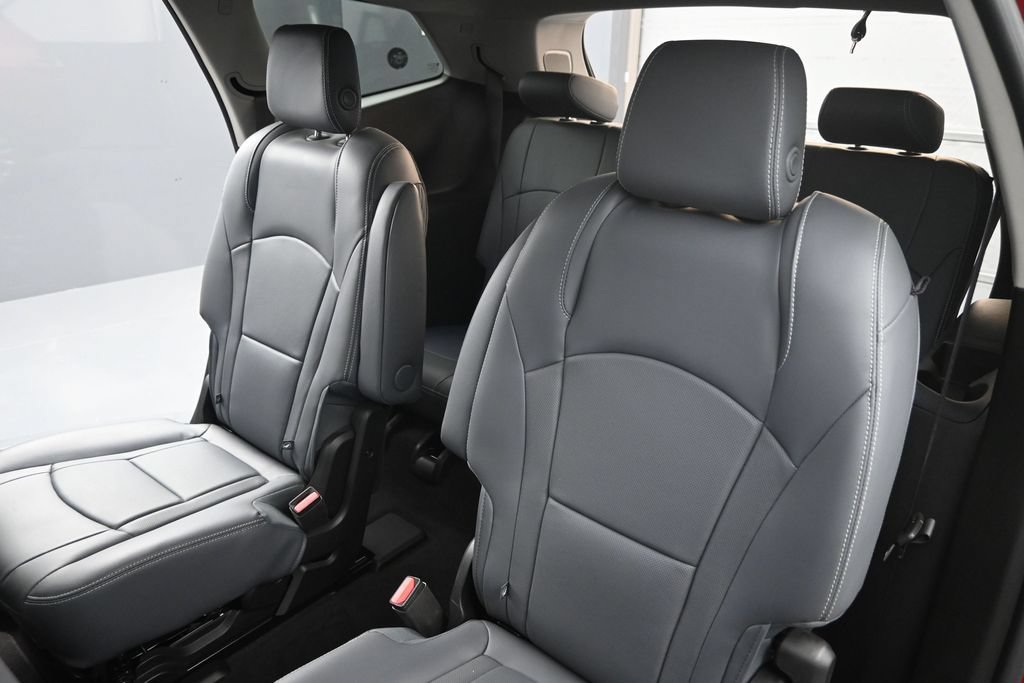 Used 2018 Buick Enclave Premium w/ LPO, Hit The Road Package FWD image 26