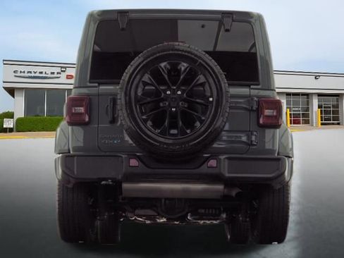 Used 2025 Jeep Wrangler Unlimited Sahara AWD/4WD image 8