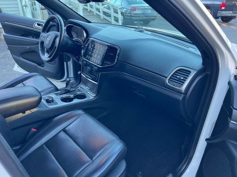 Used 2019 Jeep Grand Cherokee Limited w/ Luxury Group II AWD/4WD image 17