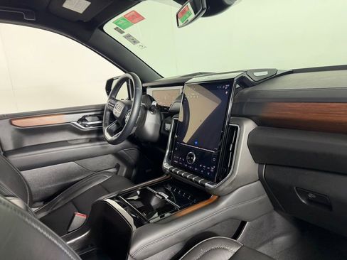 Used 2025 GMC Yukon Denali RWD image 30
