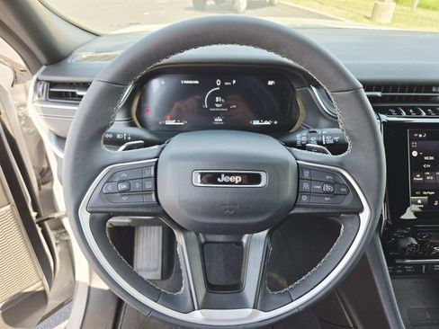 Used 2024 Jeep Grand Cherokee Altitude image 21