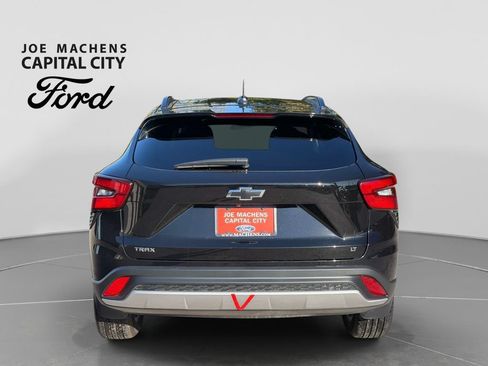 Used 2026 Chevrolet Trax LT w/ Sunroof Package FWD image 6