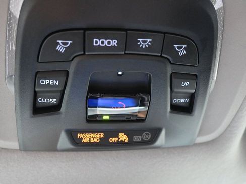 Used 2025 Toyota Corolla Cross XLE w/ Convenience Package image 21