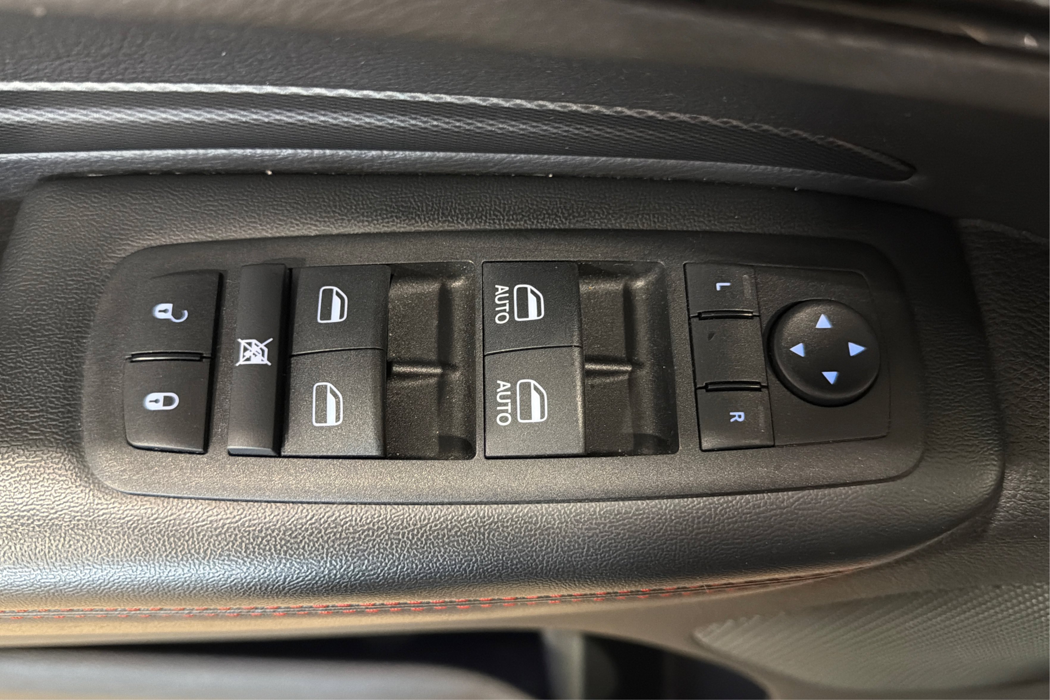 Used 2025 Dodge Durango GT AWD/4WD image 16