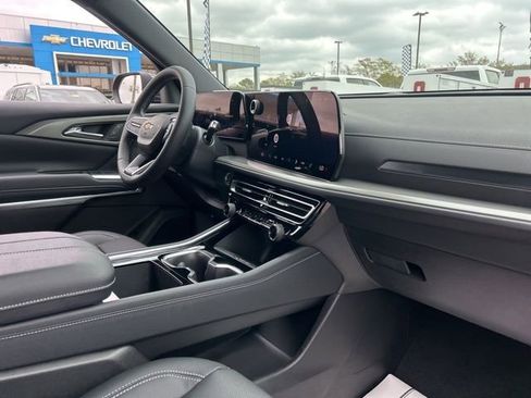 New 2026 Chevrolet Traverse LT w/ Sun and Wheel Package FWD image 35
