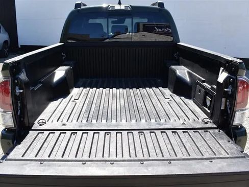 Used 2022 Toyota Tacoma TRD Off-Road w/ TRD Premium Off Road Package AWD/4WD image 29