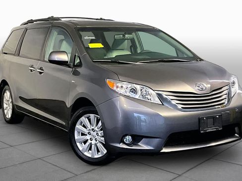 Used 2017 Toyota Sienna XLE w/ XLE Navigation Package AWD/4WD image 3