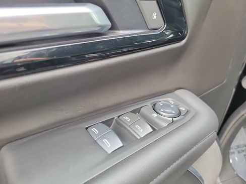Used 2025 Chevrolet Tahoe LS RWD image 24