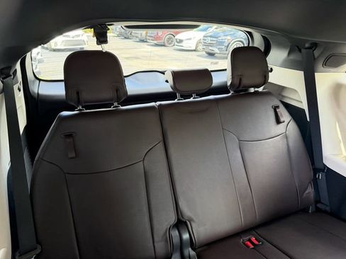 Certified 2022 Toyota Sienna Platinum FWD image 19