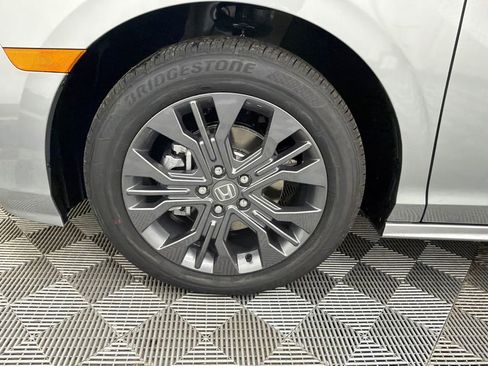New 2026 Honda Odyssey Touring image 13