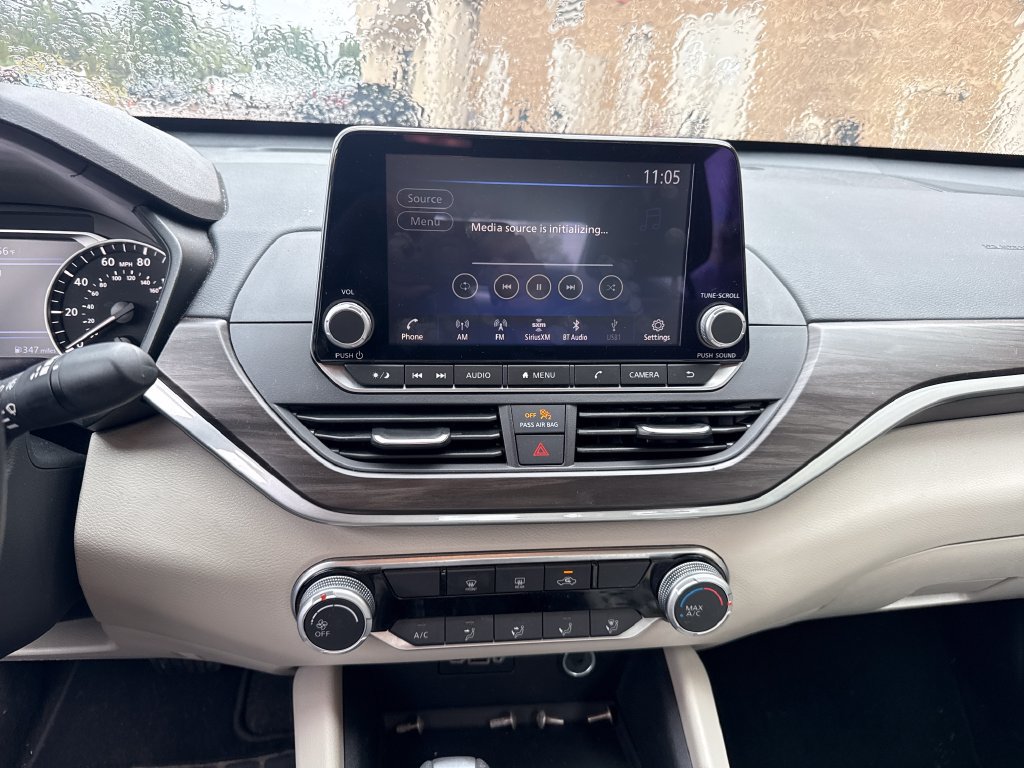 Used 2025 Nissan Altima 2.5 SV FWD image 15