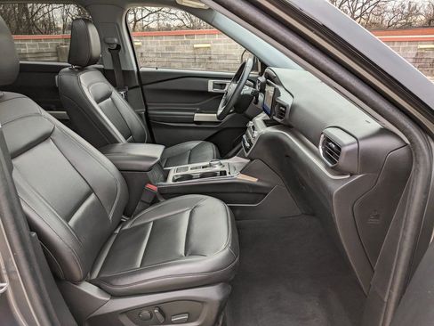 Used 2022 Ford Explorer XLT w/ Equipment Group 202A image 22