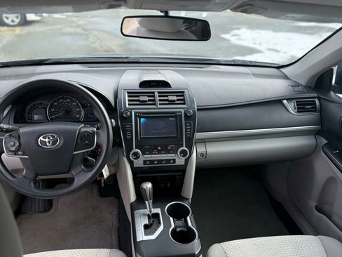 Used 2012 Toyota Camry L image 13