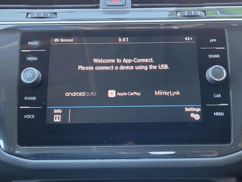 Used 2018 Volkswagen Tiguan SE w/ Panoramic Sunroof Package image 24