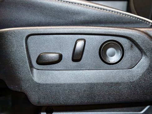 Used 2024 GMC Yukon XL SLT w/ SLT Luxury Package image 21