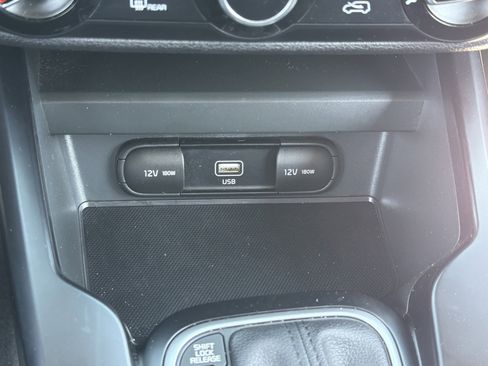 Used 2020 Kia Soul GT-Line FWD image 30