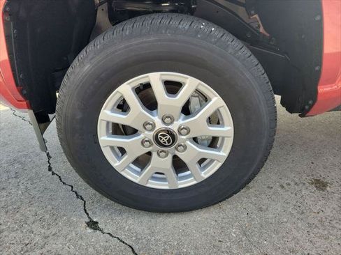 Certified 2026 Toyota Tacoma SR5 AWD/4WD image 33