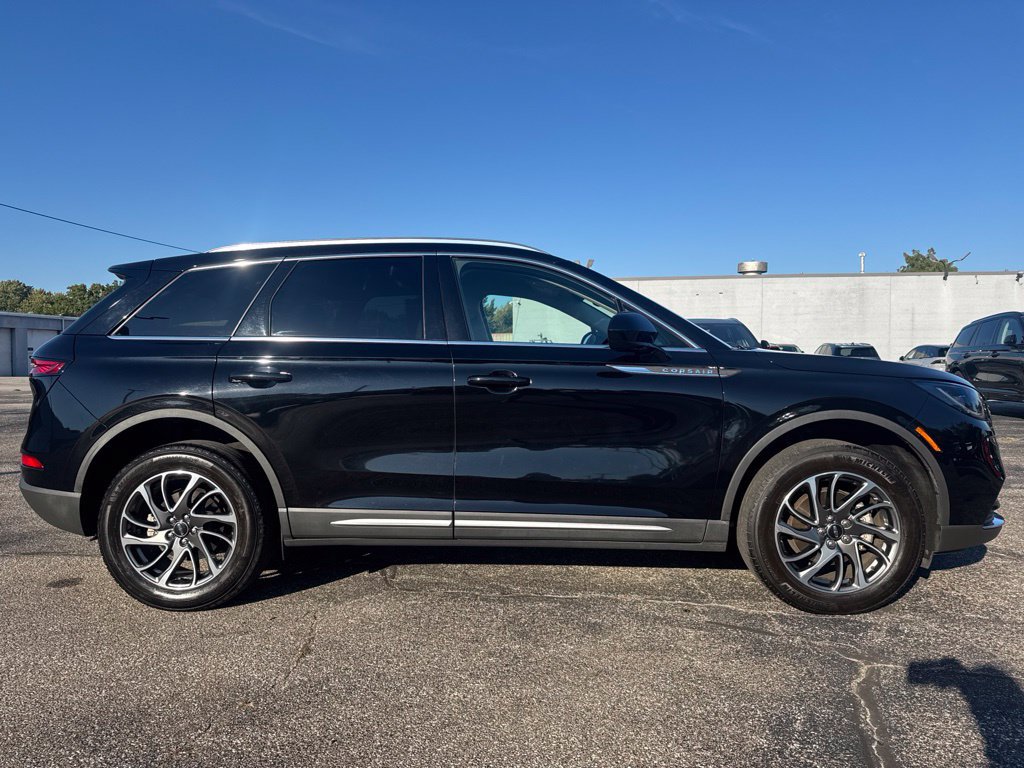 Used 2022 Lincoln Corsair AWD w/ Equipment Group 101A image 2