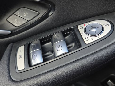 Used 2022 Mercedes-Benz GLC 300 4MATIC image 33