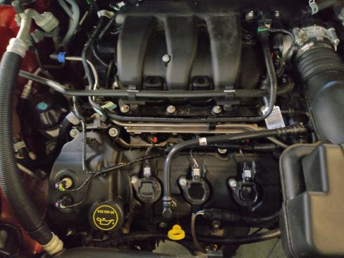 Used 2018 Ford Explorer XLT w/ Equipment Group 201A FWD image 30