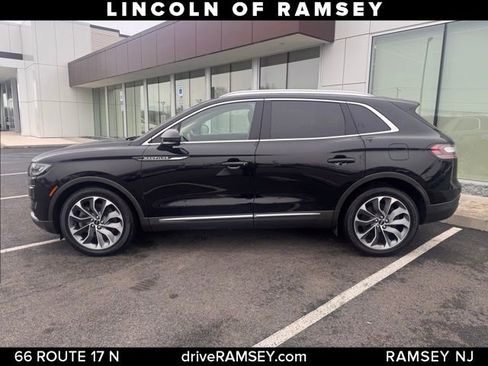 Used 2023 Lincoln Nautilus Reserve AWD/4WD image 2