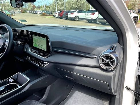 Used 2025 Chevrolet Equinox LT AWD/4WD image 13
