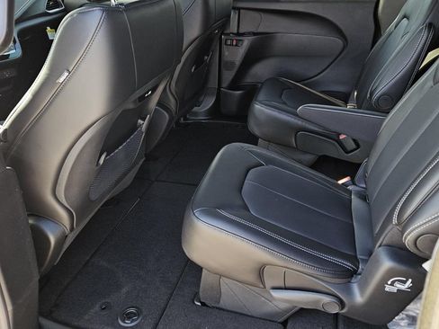 New 2026 Chrysler Pacifica Select FWD image 10
