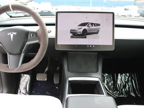 Used 2022 Tesla Model Y Long Range AWD/4WD image 13