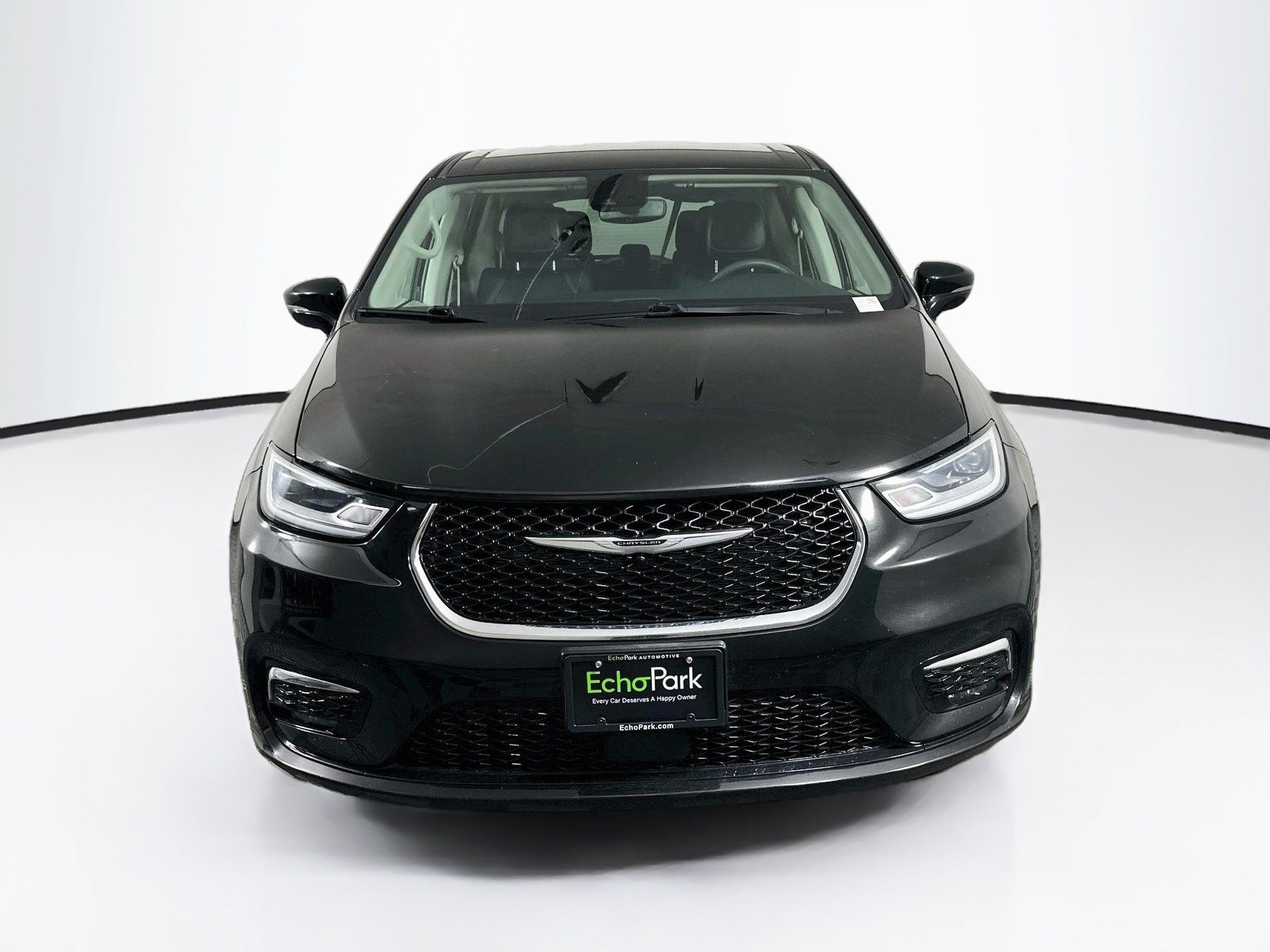 Used 2024 Chrysler Pacifica Limited FWD image 2