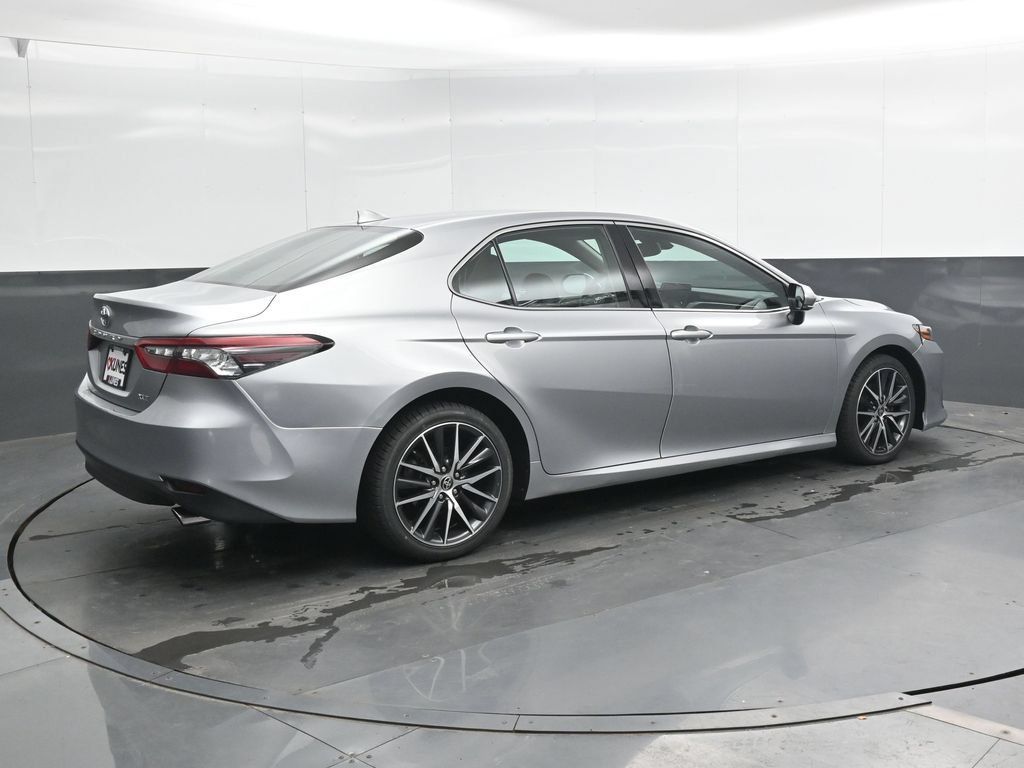 Used 2021 Toyota Camry XLE FWD image 2