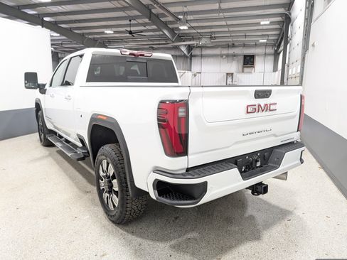 Used 2025 GMC Sierra 3500 Denali w/ Denali Reserve Package AWD/4WD image 5