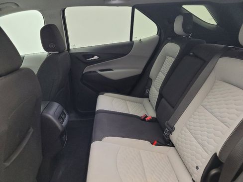 Used 2018 Chevrolet Equinox LT image 18