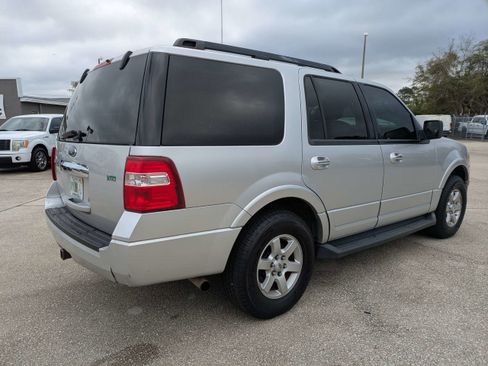 Used 2010 Ford Expedition XLT image 4